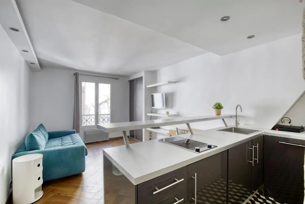 Studio Charmant A Deux Pas De L'Elysee Luxe Et Confort Au Coeur De Parijs