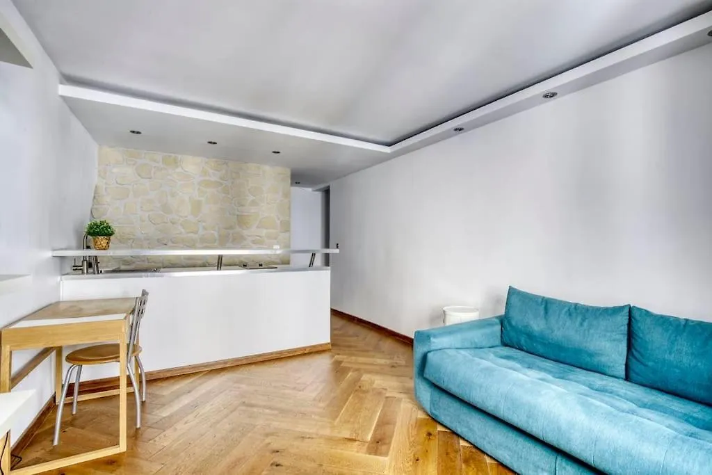 Studio Charmant A Deux Pas De L'Elysee Luxe Et Confort Au Coeur De Parijs Appartement